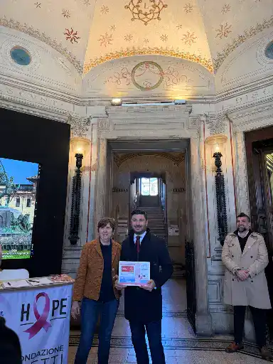 Partecipanti all'evento di prevenzione dermatologica organizzato da HOPE, sponsorizzato da Nebuloni.